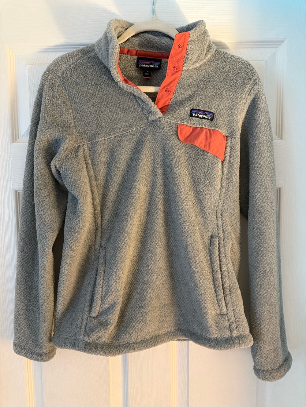 Patagonia Women's Light Gray Fleece Pullover with Coral Trim